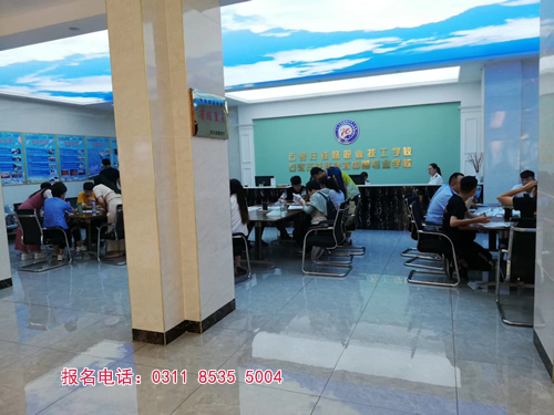石家莊鐵路學(xué)校報(bào)名用本人到校嗎？