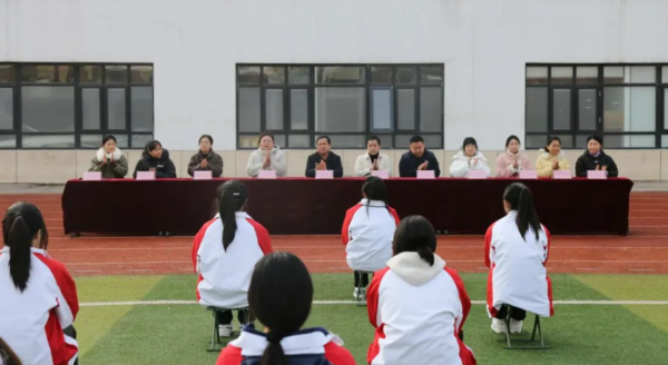 石家莊東華鐵路學(xué)校客運服務(wù)禮儀技能大賽
