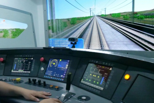 想當(dāng)火車司機(jī)？中專學(xué)歷也能報(bào)名！穩(wěn)定高薪 + 鐵飯碗！